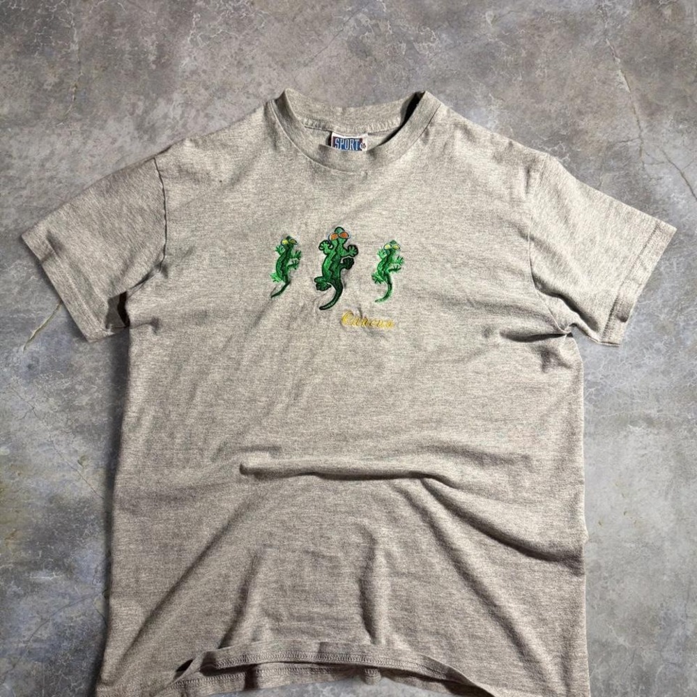 Vintage 90s Cancun Lizard Embroidered Tourist T-Shirt Grey Single Graphic Tee